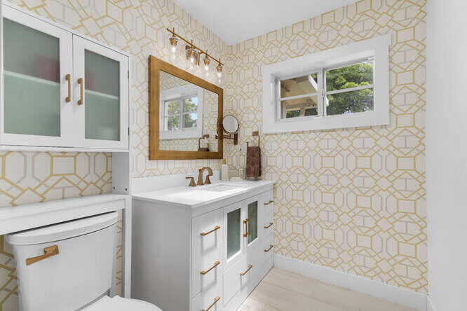 5516 Colbright Road Lake Worth, FL 33467 - Photo 26 of 40 Guest Bathroom