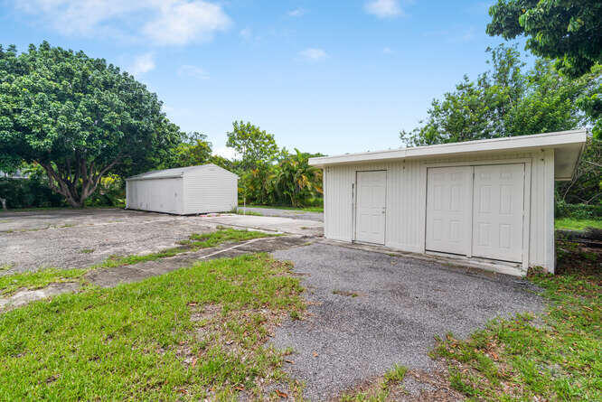 5516 Colbright Road Lake Worth, FL 33467 - Photo 37 of 40 Garages