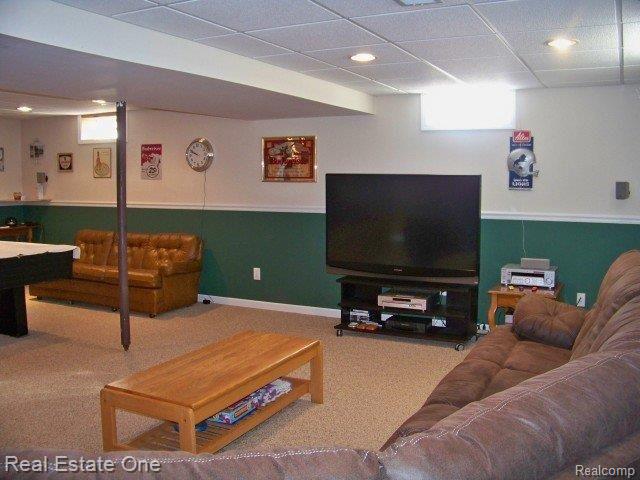 8177 Denton Hill Road Fenton, MI 48430 - Photo 16 of 25 Family Room
