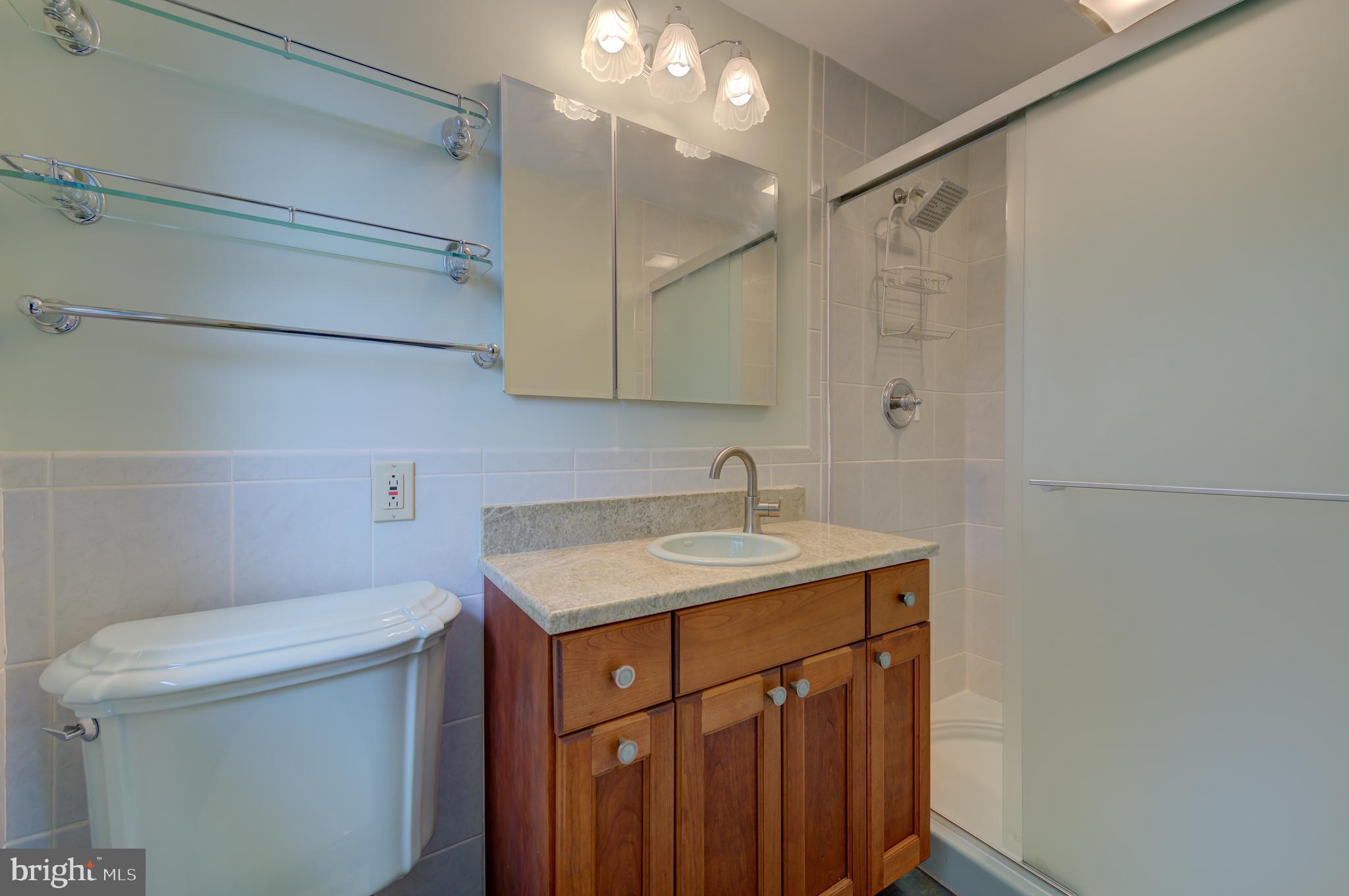 19 Farm Road Ewing, NJ 08638 - Photo 22 of 65 Primary Bath