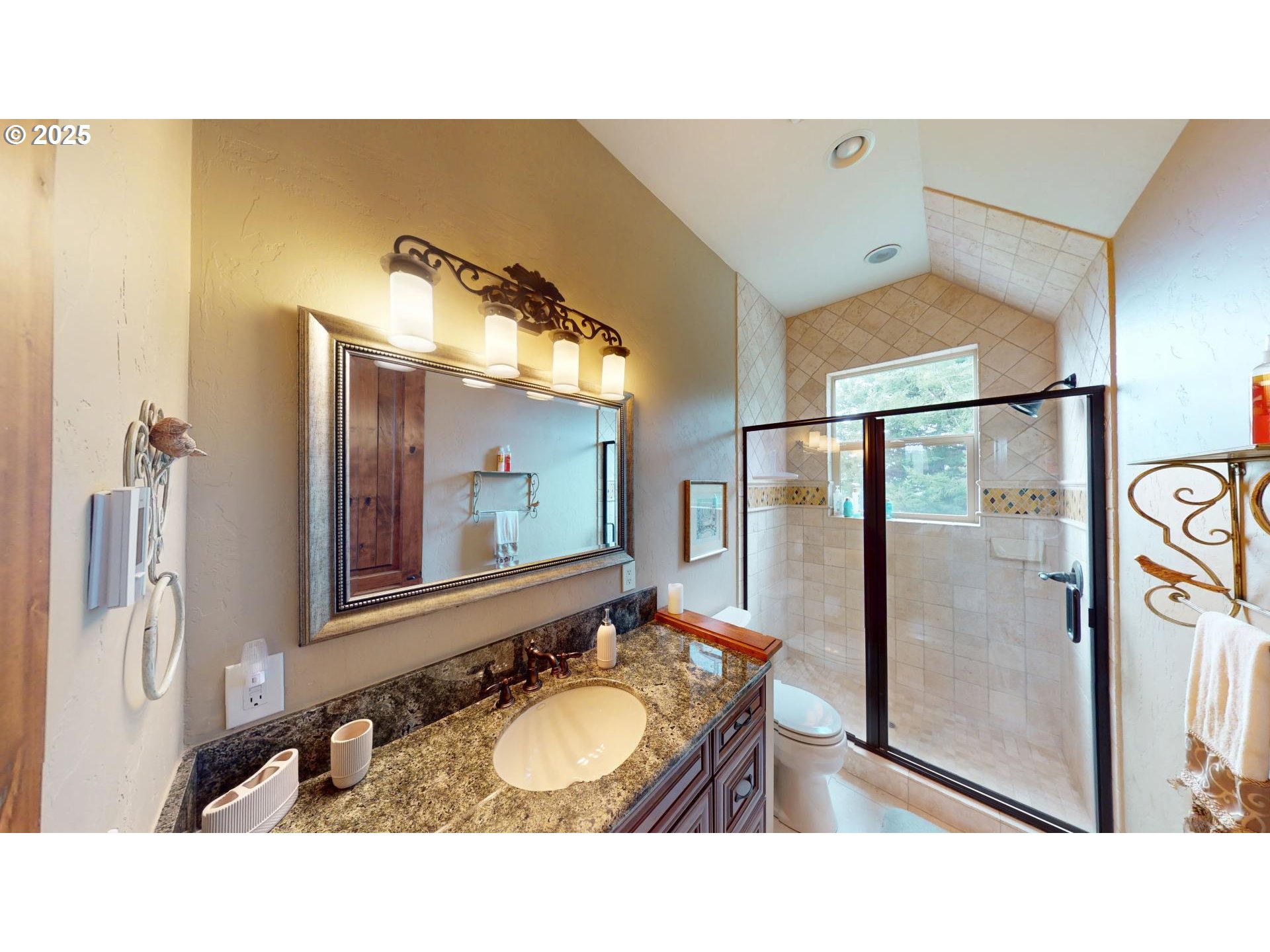 25500 Cape View Loop Gold Beach, OR 97444 - Photo 27 of 48 Bathroom