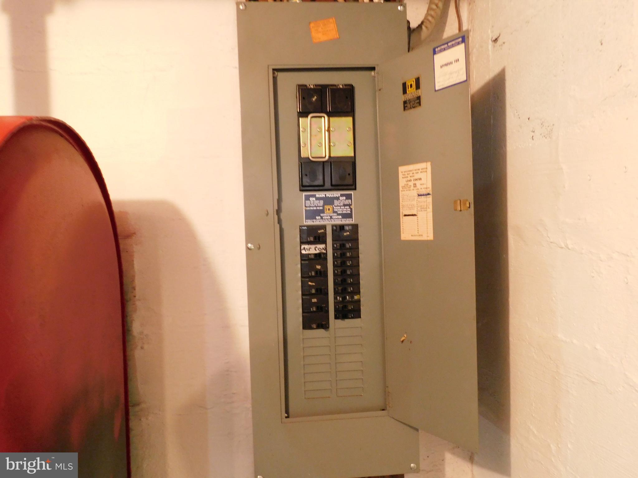 122 Loop Road Lewistown, PA 17044 - Photo 23 of 41 a view of livingroom with bathroom