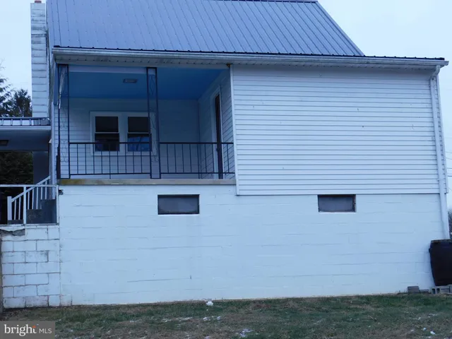 a view of a backyard with trees