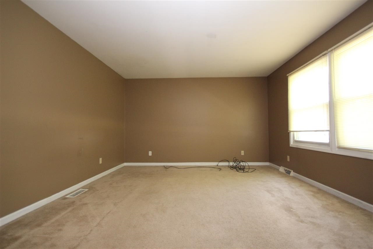 405 Pembroke Road Southwest Poplar Grove, IL 61065 - Photo 5 of 21 an empty room with a window