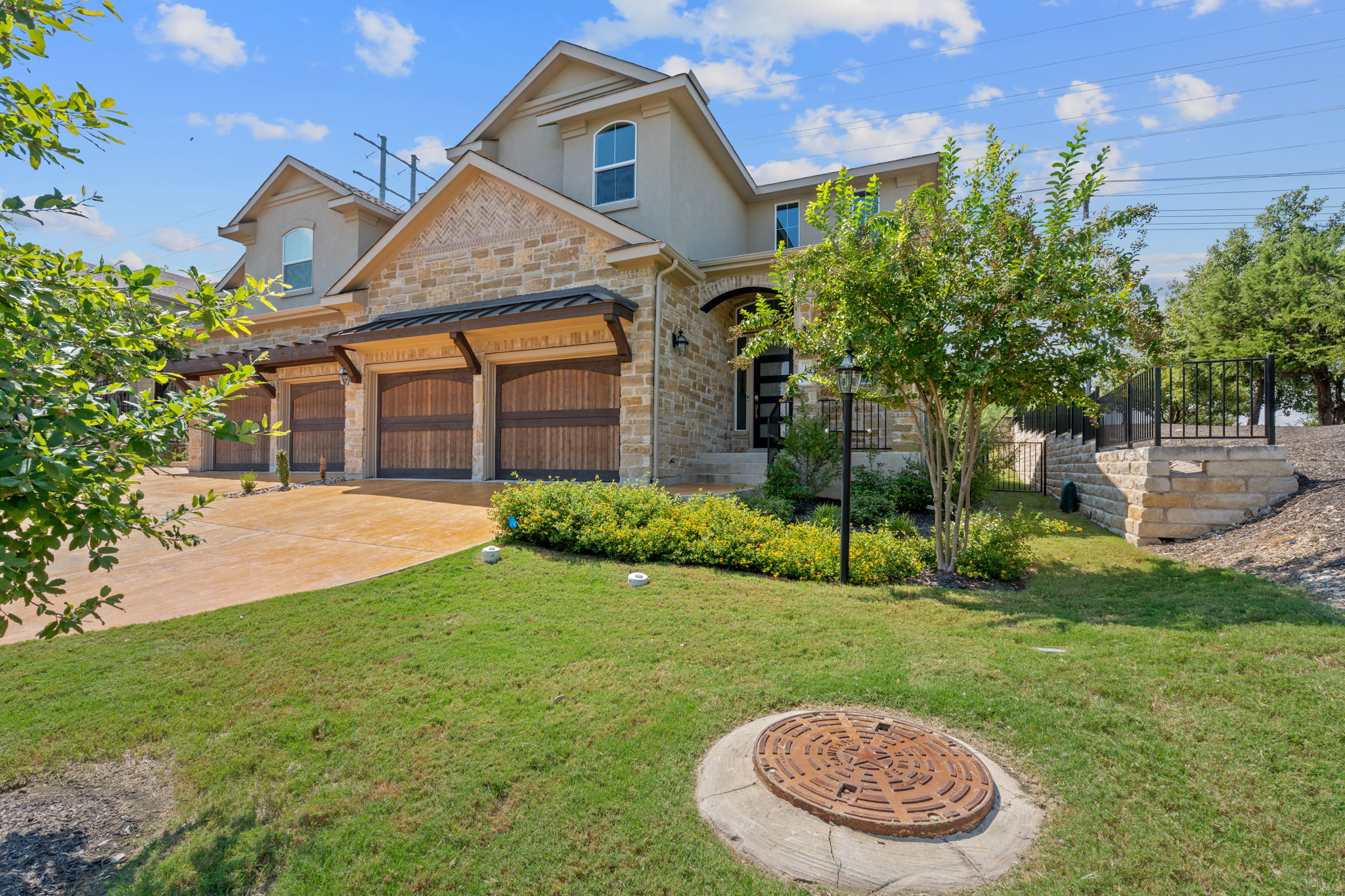 a view of a house with a backyard