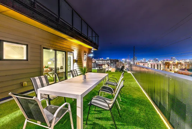 a view of entryway with outdoor area