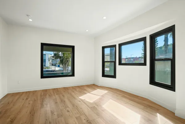 $1,199,000 | 2745 Kenwood Avenue, Los Angeles, CA 90007