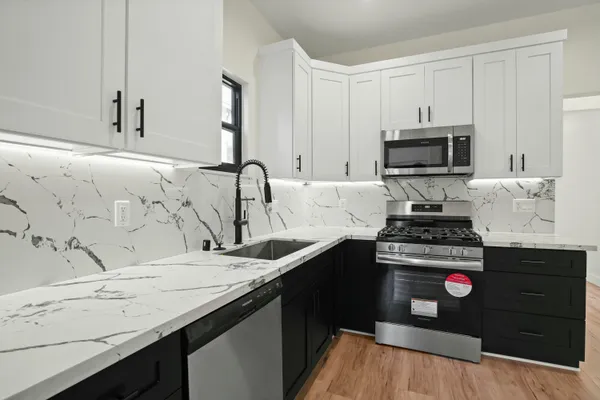 $1,199,000 | 2745 Kenwood Avenue, Los Angeles, CA 90007