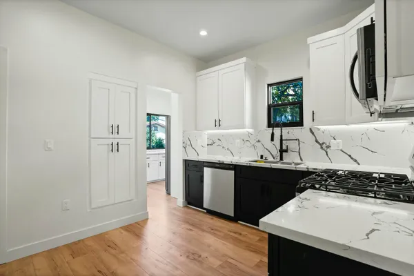 $1,199,000 | 2745 Kenwood Avenue, Los Angeles, CA 90007