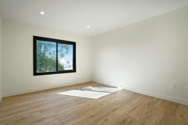 $1,199,000 | 2745 Kenwood Avenue, Los Angeles, CA 90007