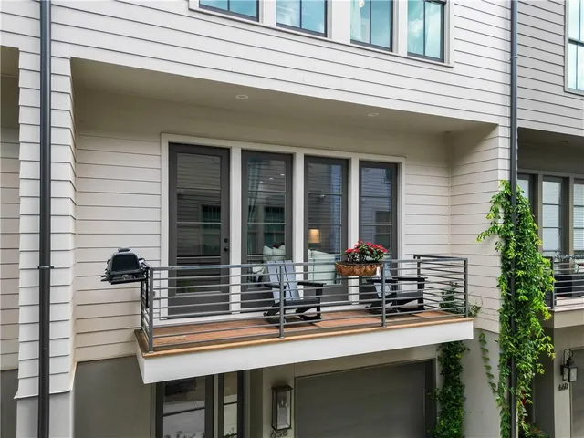 a building view with outdoor space