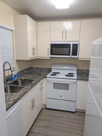 $1,750 | 430 Southeast 2nd Avenue, Unit 24, Deerfield Beach, FL 33441