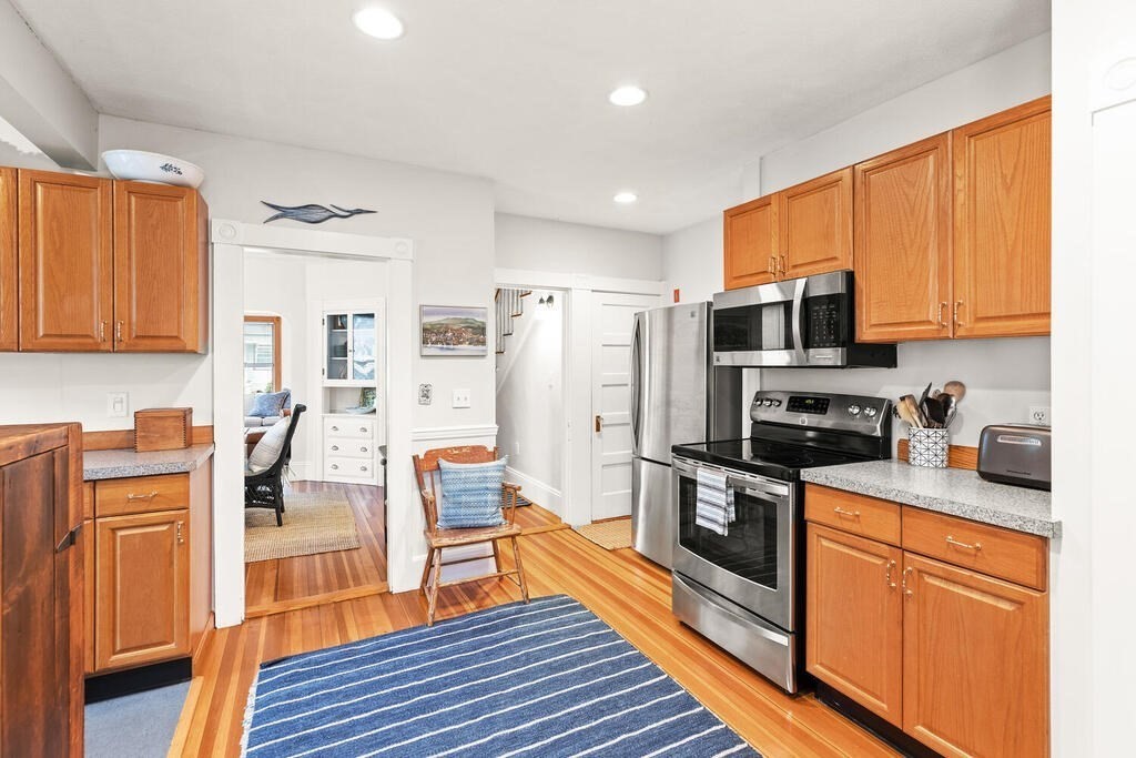 14 Spring Street, Unit 2 Beverly, MA 01915 - Photo 4 of 30 Gallery Image 4