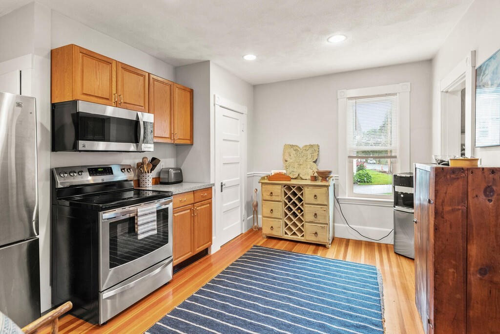 14 Spring Street, Unit 2 Beverly, MA 01915 - Photo 5 of 30 Gallery Image 5