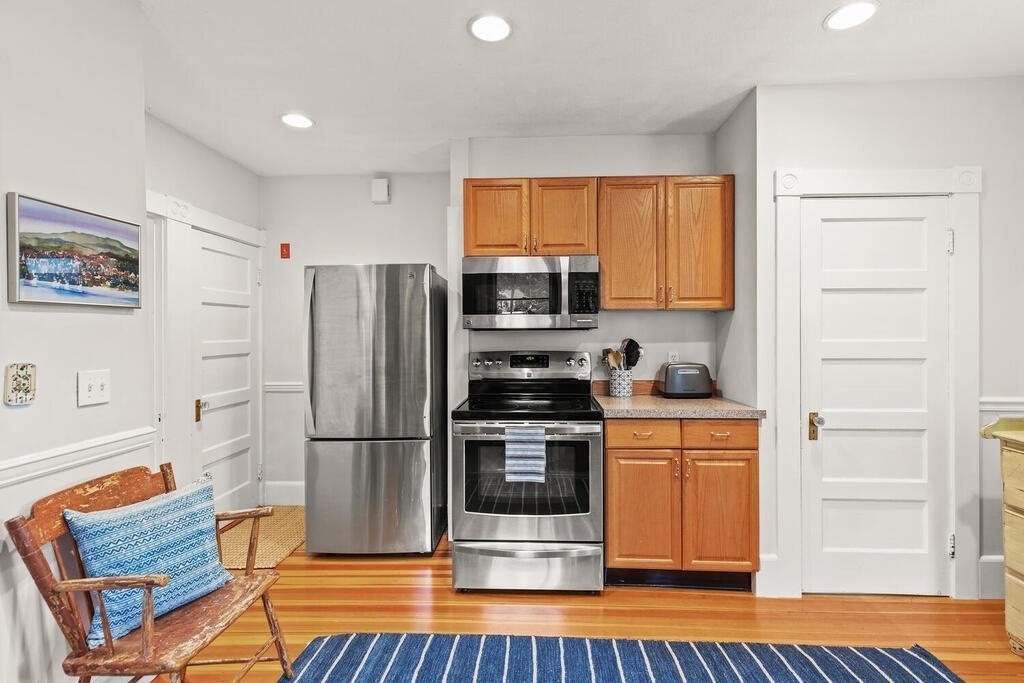 14 Spring Street, Unit 2 Beverly, MA 01915 - Photo 6 of 30 Gallery Image 6