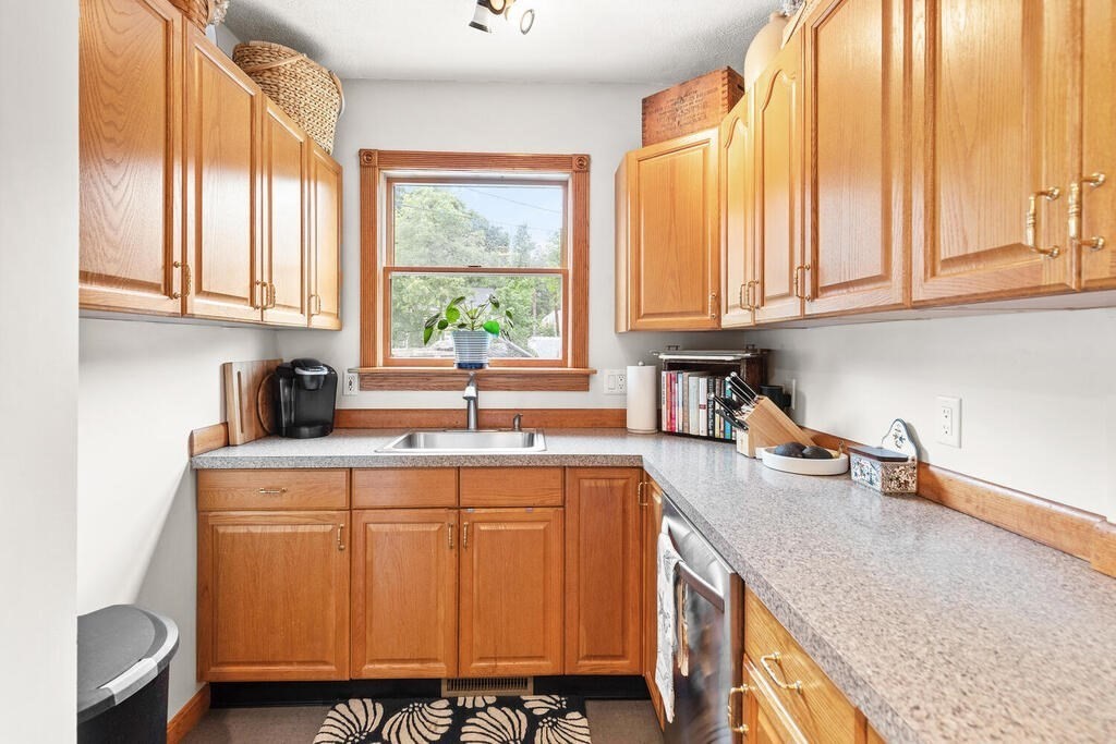 14 Spring Street, Unit 2 Beverly, MA 01915 - Photo 8 of 30 Gallery Image 8