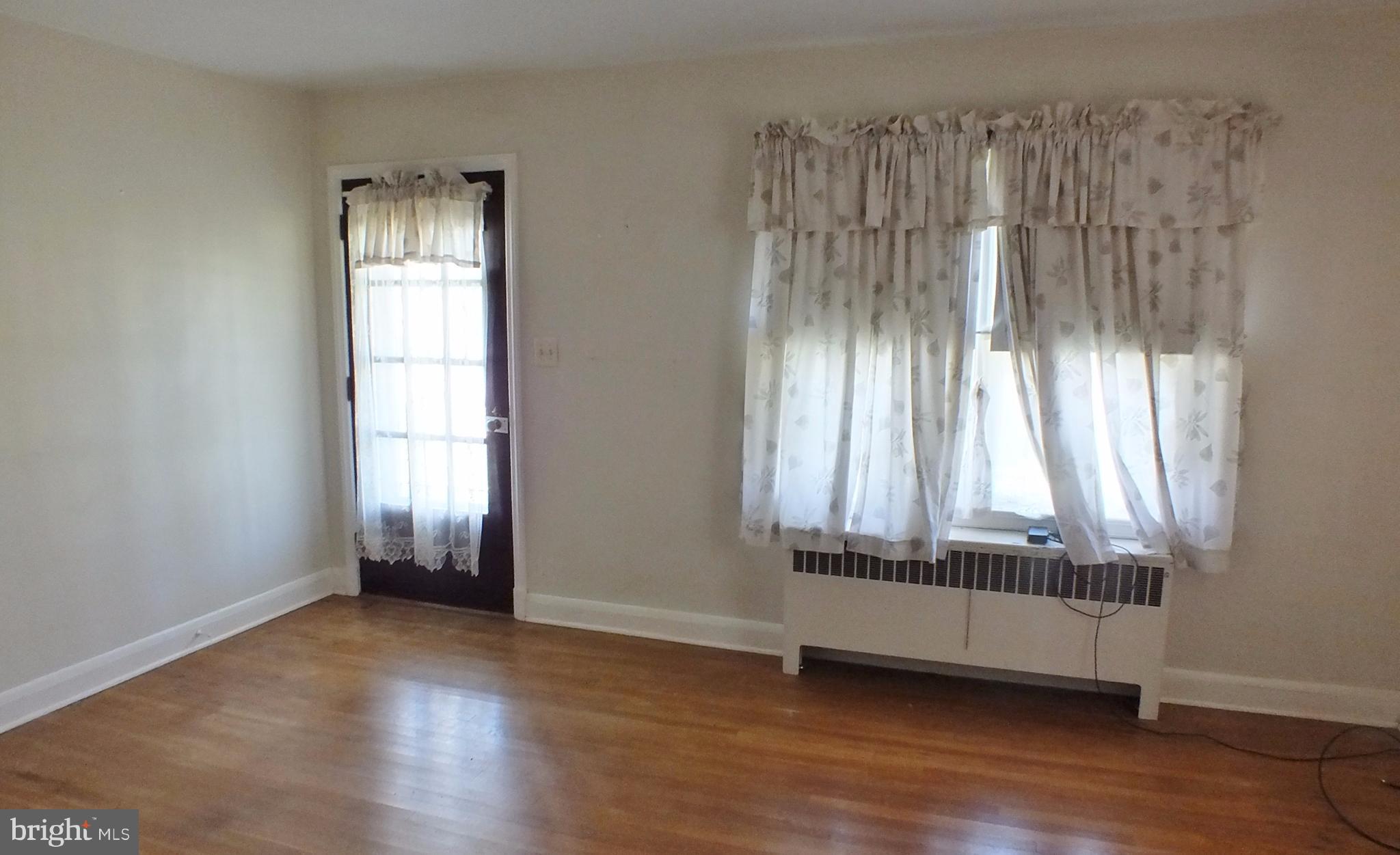 1031 Washington Road Westminster, MD 21157 - Photo 5 of 21 Living Room