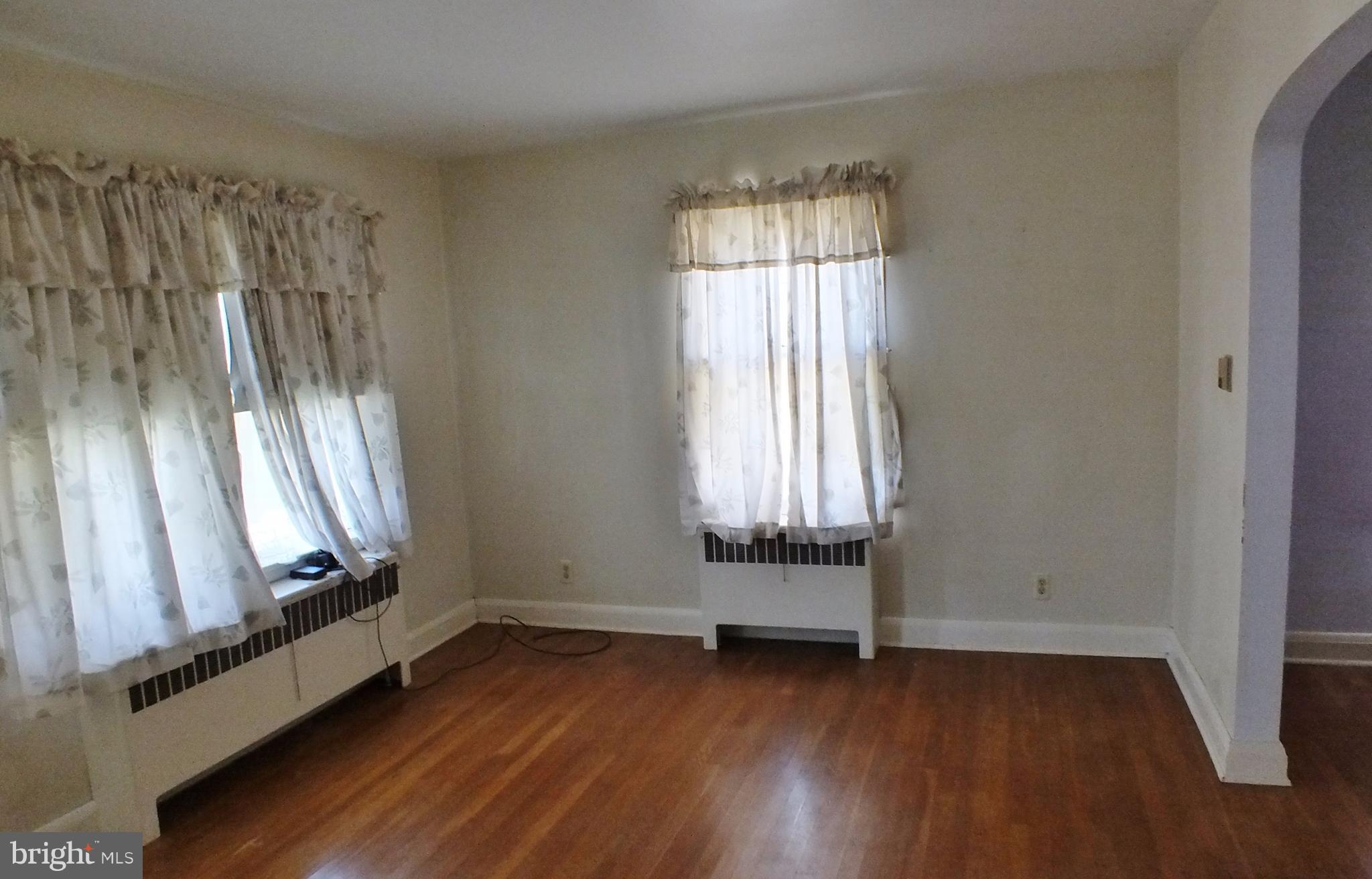 1031 Washington Road Westminster, MD 21157 - Photo 7 of 21 Living Room