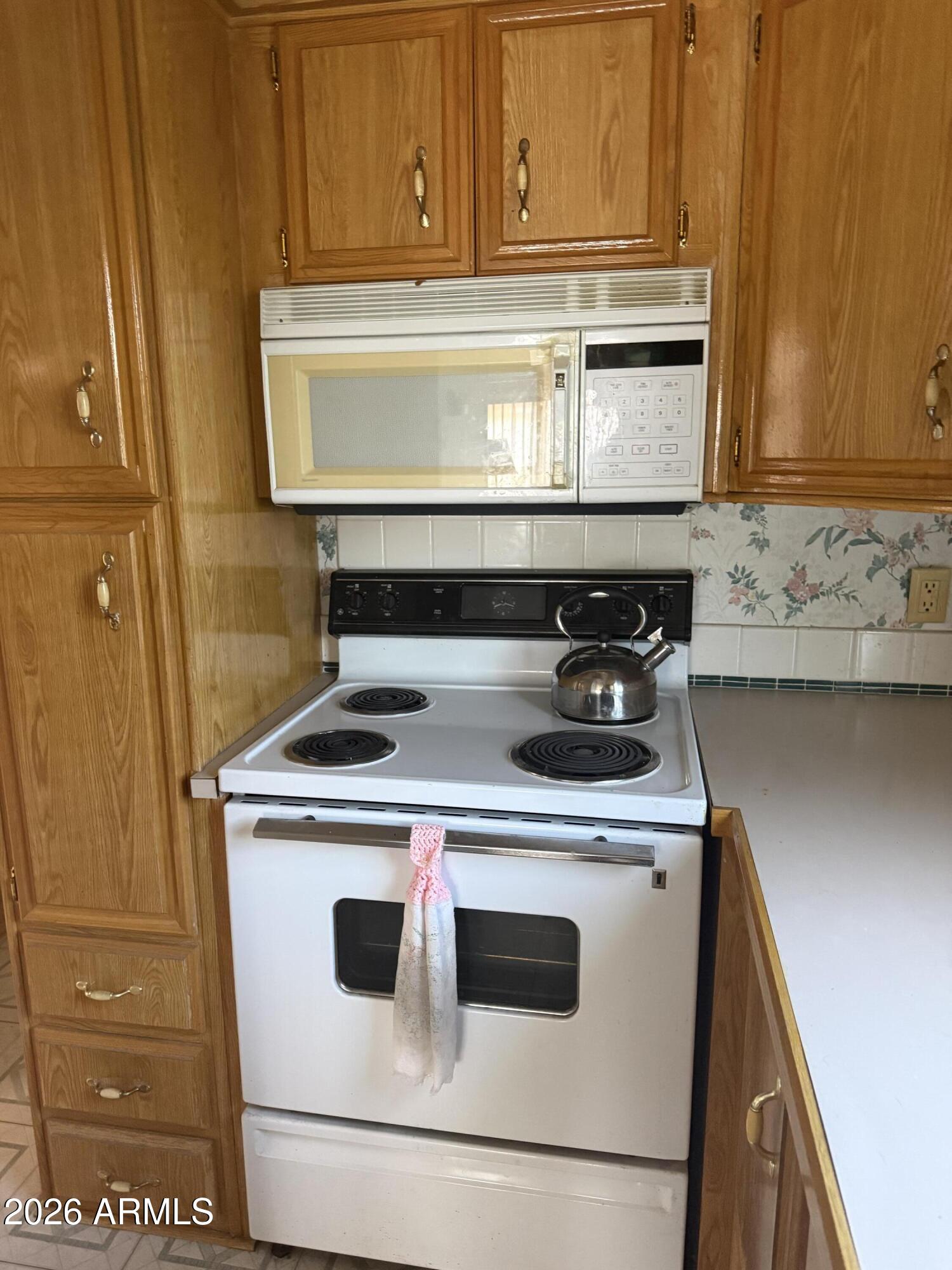 7750 East Broadway Road, Unit 406 Mesa, AZ 85208 - Photo 7 of 36 a stove top oven sitting inside of a kitchen