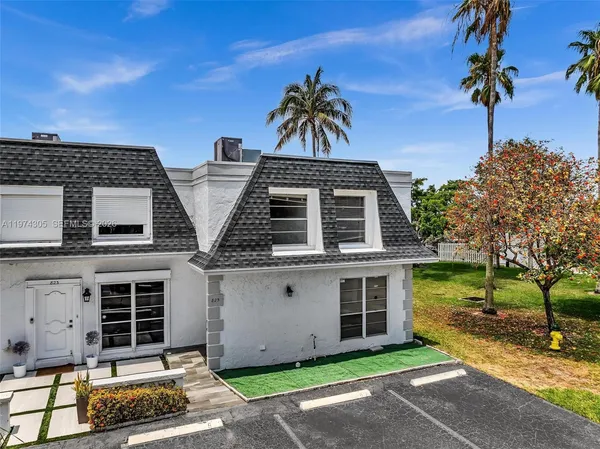 $4,200 | 825 Northeast 26th Avenue, Hallandale Beach, FL 33009