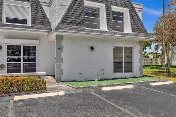 $4,200 | 825 Northeast 26th Avenue, Hallandale Beach, FL 33009