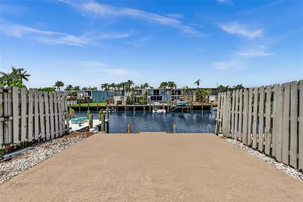 $4,200 | 825 Northeast 26th Avenue, Hallandale Beach, FL 33009