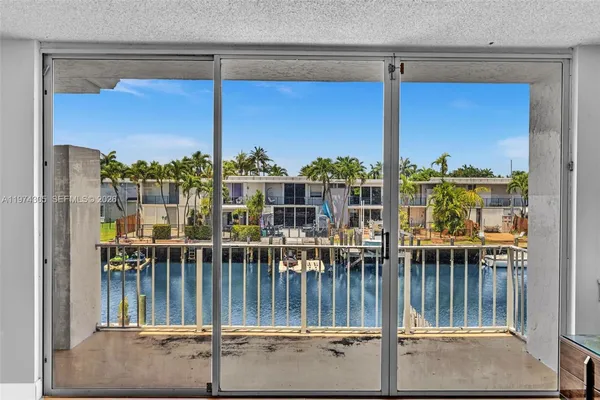 $4,200 | 825 Northeast 26th Avenue, Hallandale Beach, FL 33009