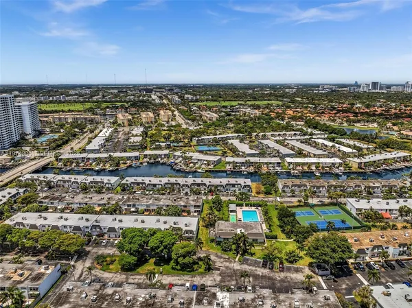 $4,200 | 825 Northeast 26th Avenue, Hallandale Beach, FL 33009