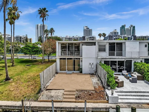 $4,200 | 825 Northeast 26th Avenue, Hallandale Beach, FL 33009