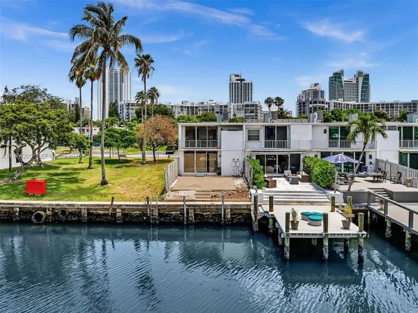 $4,200 | 825 Northeast 26th Avenue, Hallandale Beach, FL 33009