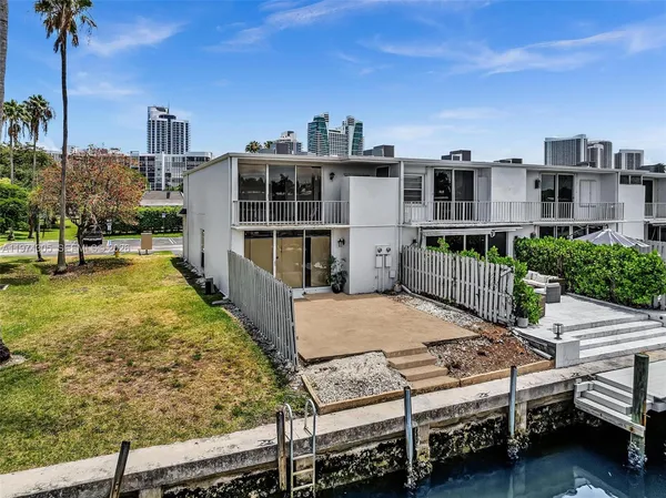 $4,200 | 825 Northeast 26th Avenue, Hallandale Beach, FL 33009