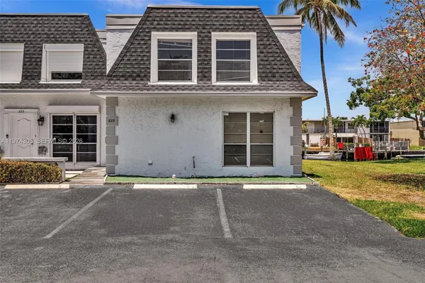 $4,200 | 825 Northeast 26th Avenue, Hallandale Beach, FL 33009