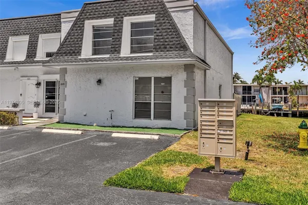 $4,200 | 825 Northeast 26th Avenue, Hallandale Beach, FL 33009