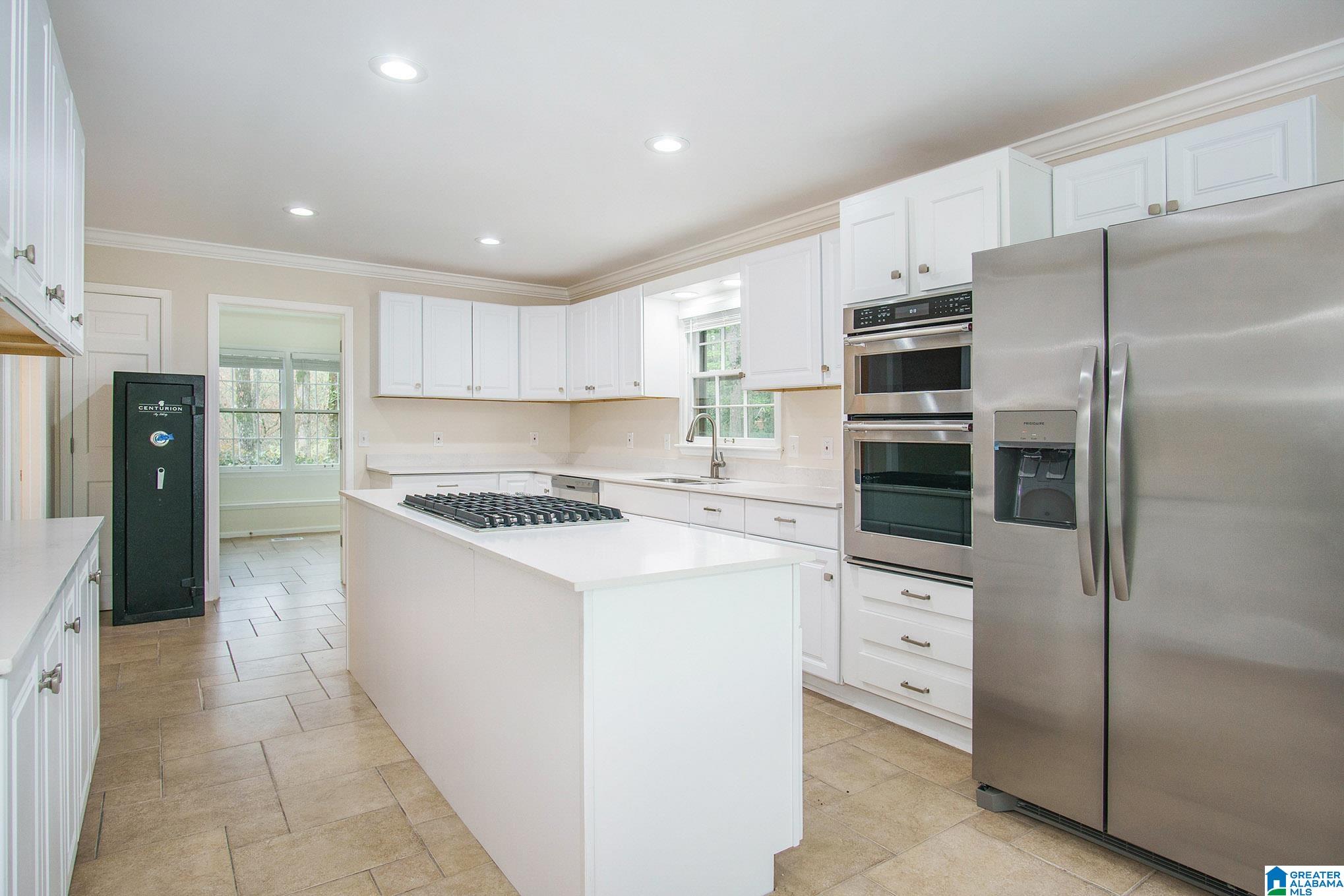 2008 Lakemoor Drive Birmingham, AL 35244 - Photo 2 of 45