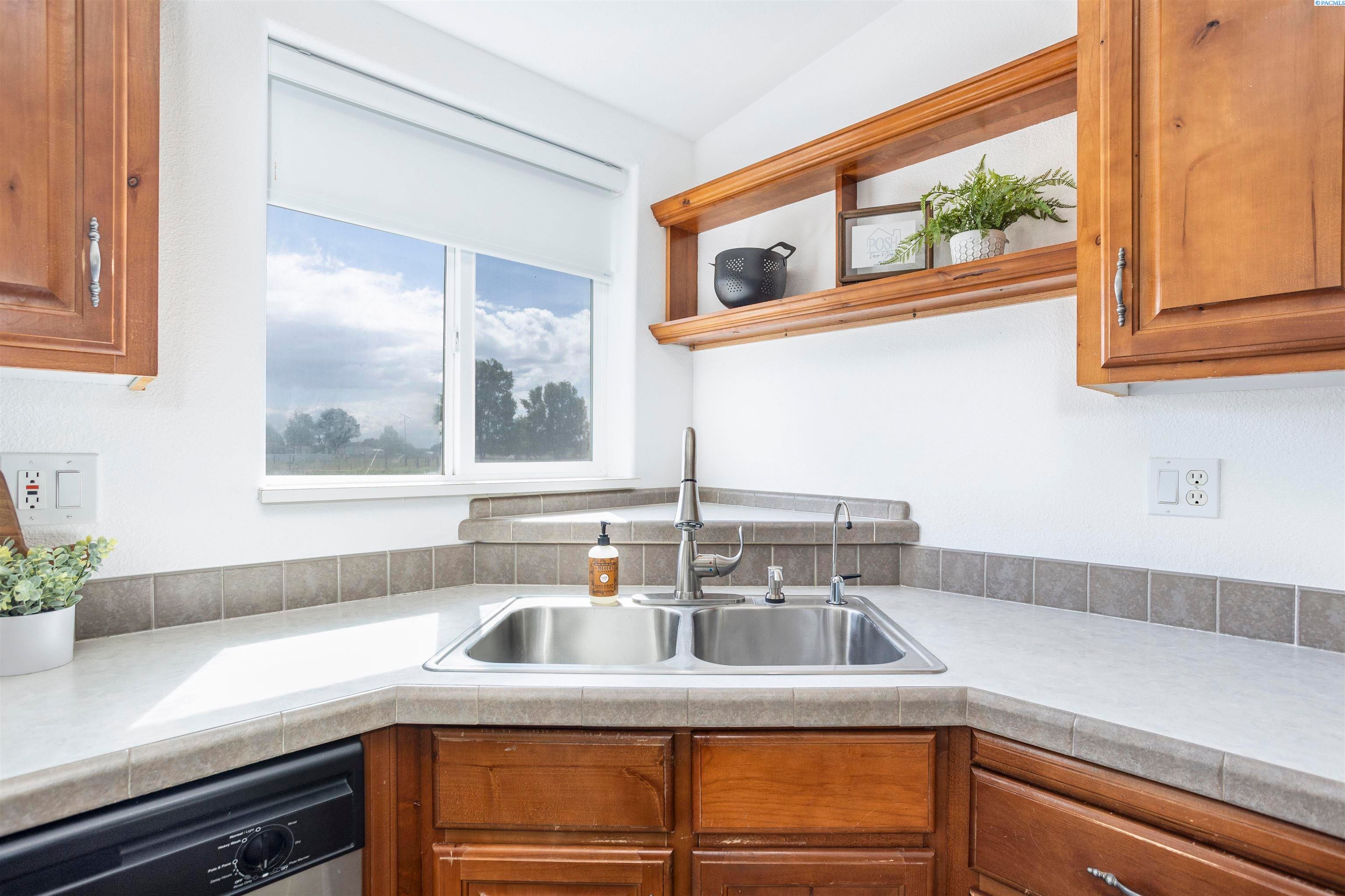 34507 South Finley Road Kennewick, WA 99337 - Photo 10 of 50 Gallery Image 10