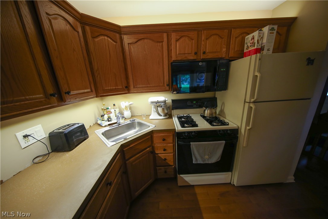 4225 Jennings Rdg Road, Unit 4225 Cleveland, OH 44109 - Photo 10 of 32 Gallery Image 10