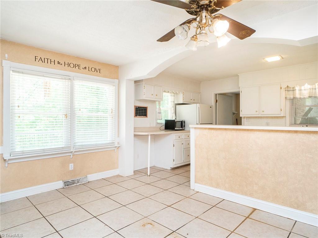 5531 Davis Road Walkertown, NC 27051 - Photo 13 of 30 Dining area overlooking backyard