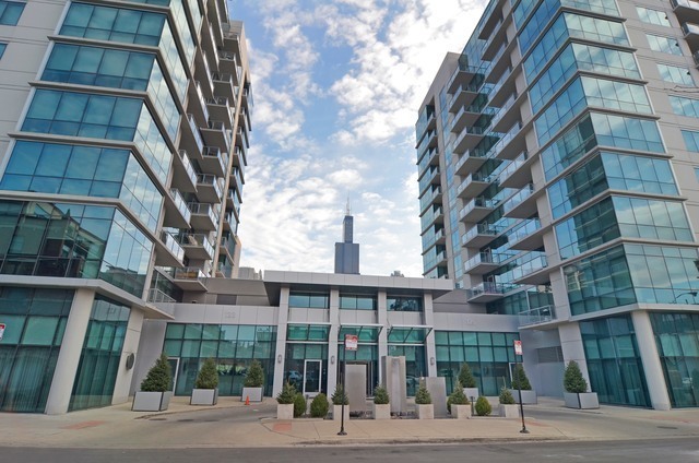 123 South Green Street, Unit 402B Chicago, IL 60607 - Photo 1 of 15