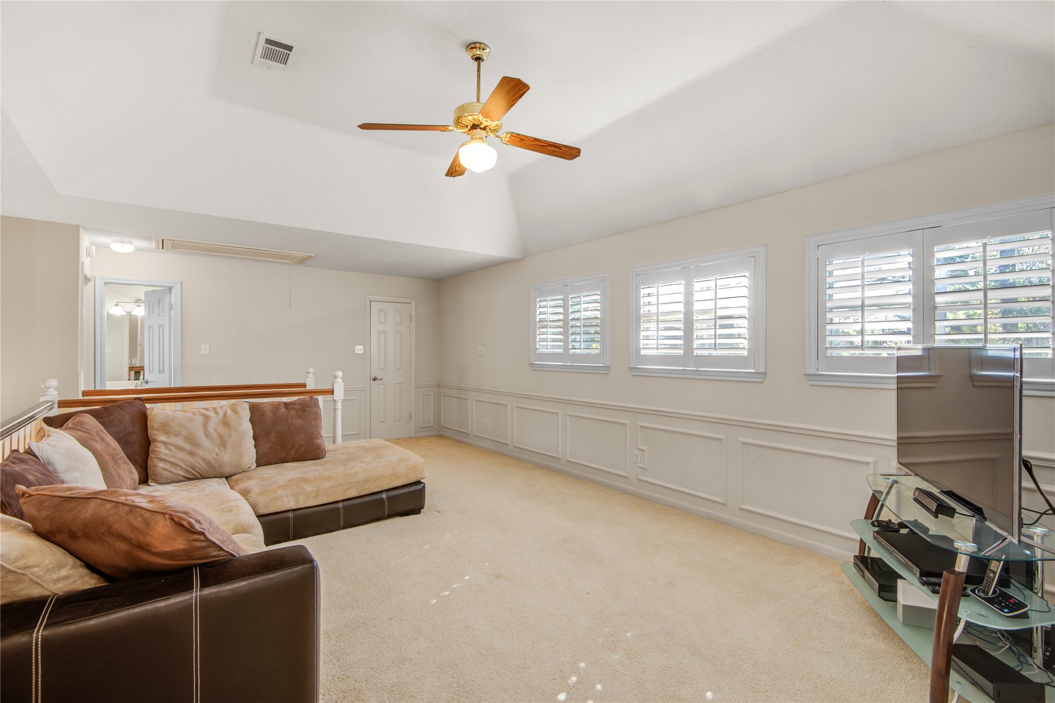 13215 Jessica Lane Houston, TX 77069 - Photo 20 of 33 The game room highlights a generous layout and natural light that make it a versatile living space.