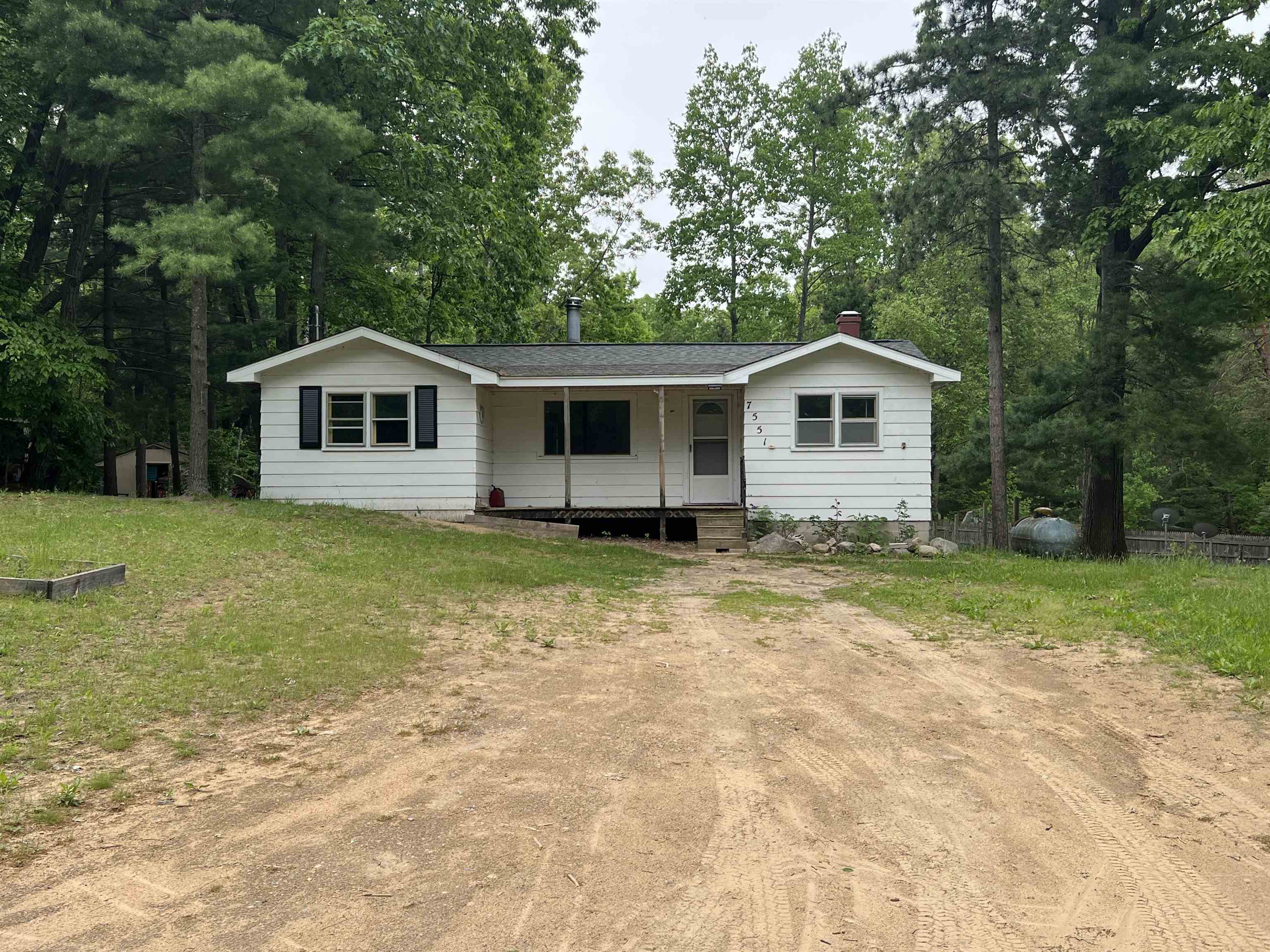 7551 John R Court Lake, MI 48632 - Photo 1 of 23