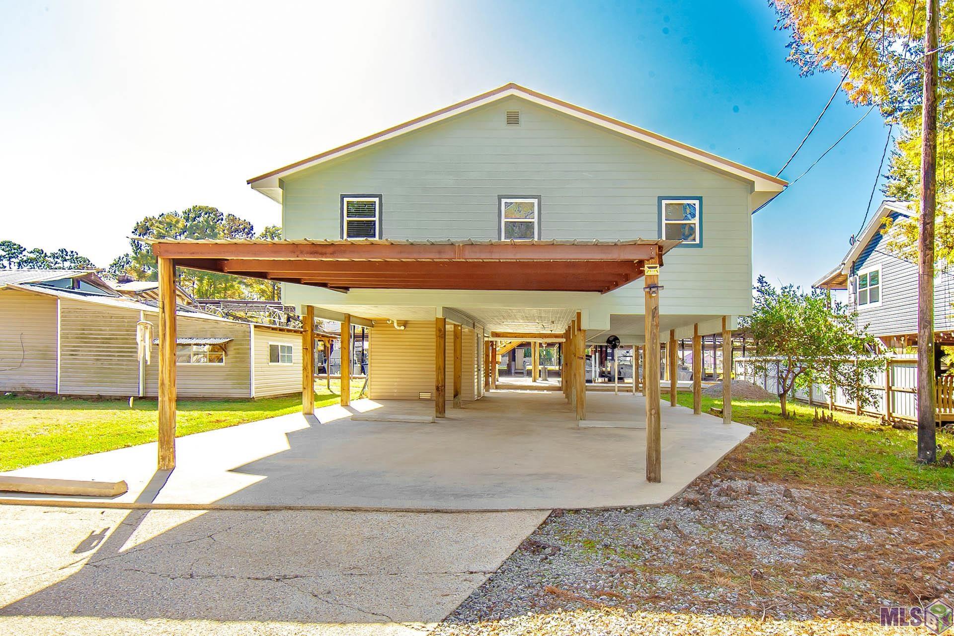 31734 Shelton Drive Springfield, LA 70462 - Photo 2 of 29