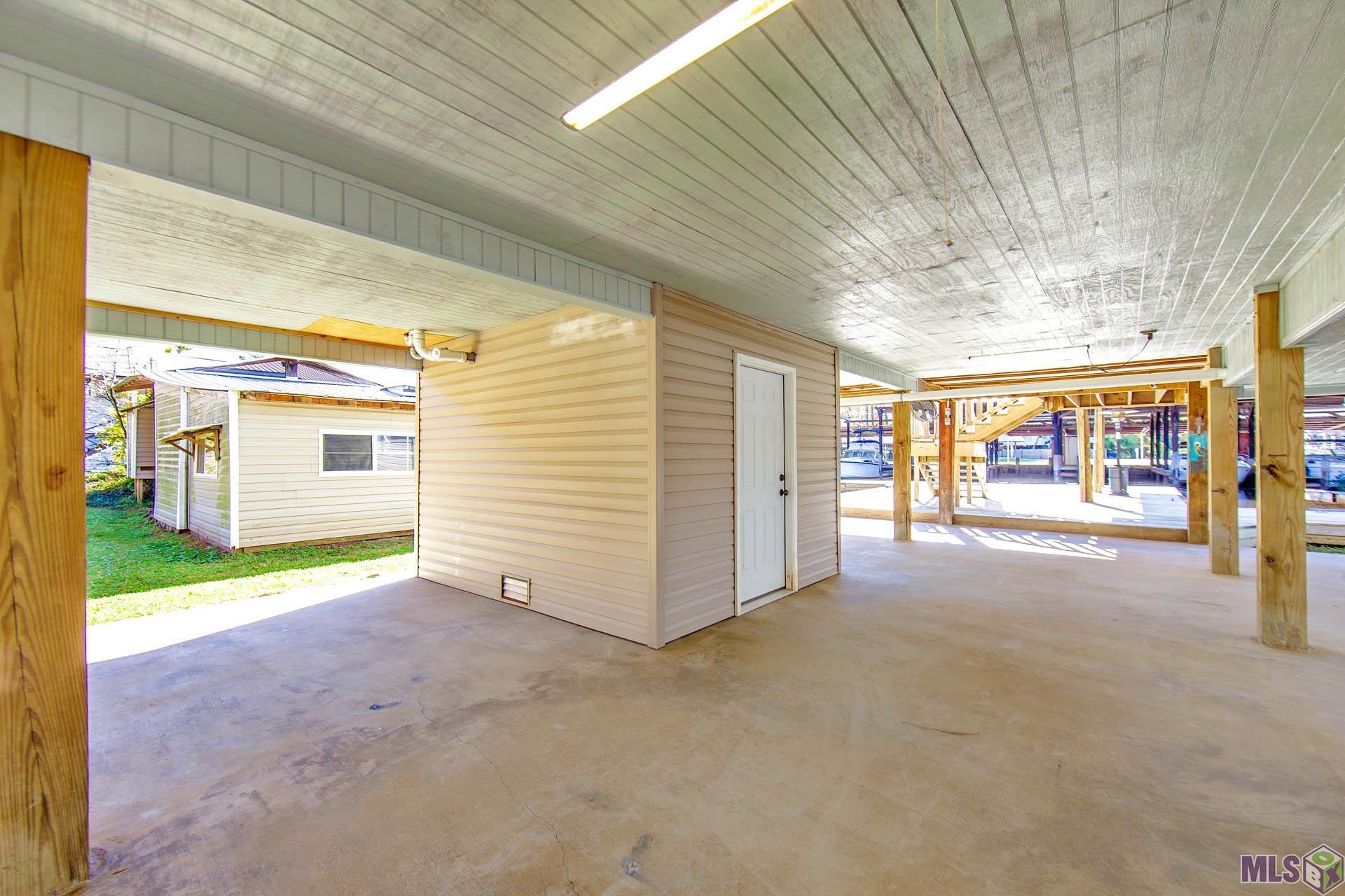 31734 Shelton Drive Springfield, LA 70462 - Photo 4 of 29