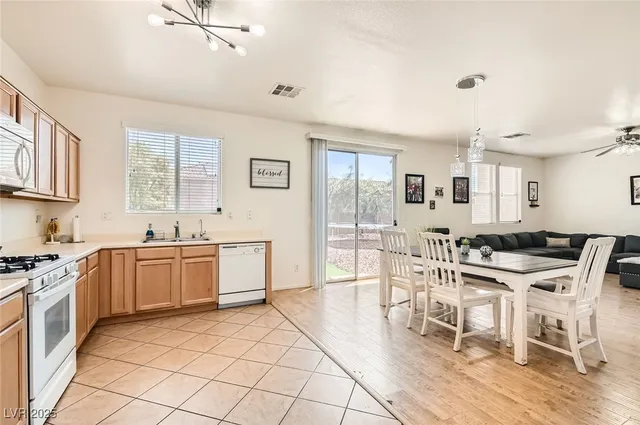 $2,400 | 8252 South Pearl Oasis Court, Las Vegas, NV 89139