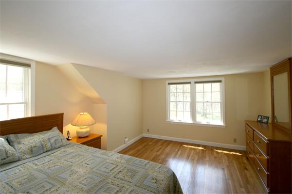 189 Oxbow Road Wayland, MA 01778 - Photo 14 of 19