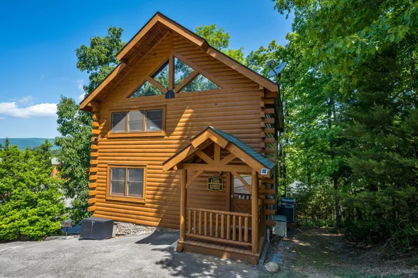 $675,000 | 1105 Autumn Path Way, Sevierville, TN 37862