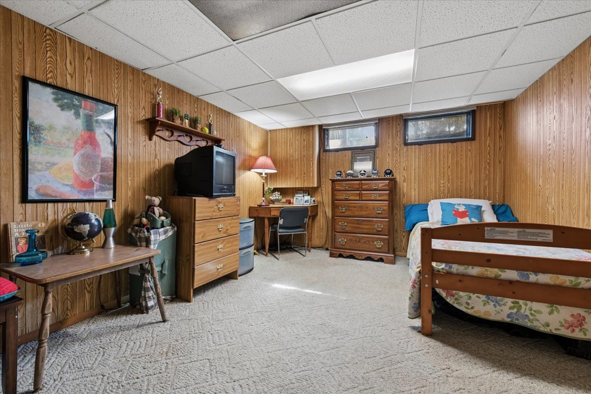 1702 Oak Street St. Charles, IL 60174 - Photo 16 of 20 a bedroom with bed and a window