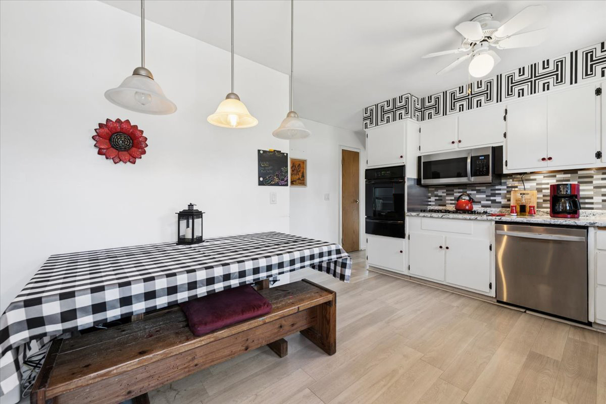 1702 Oak Street St. Charles, IL 60174 - Photo 5 of 20 a bedroom with bed and window