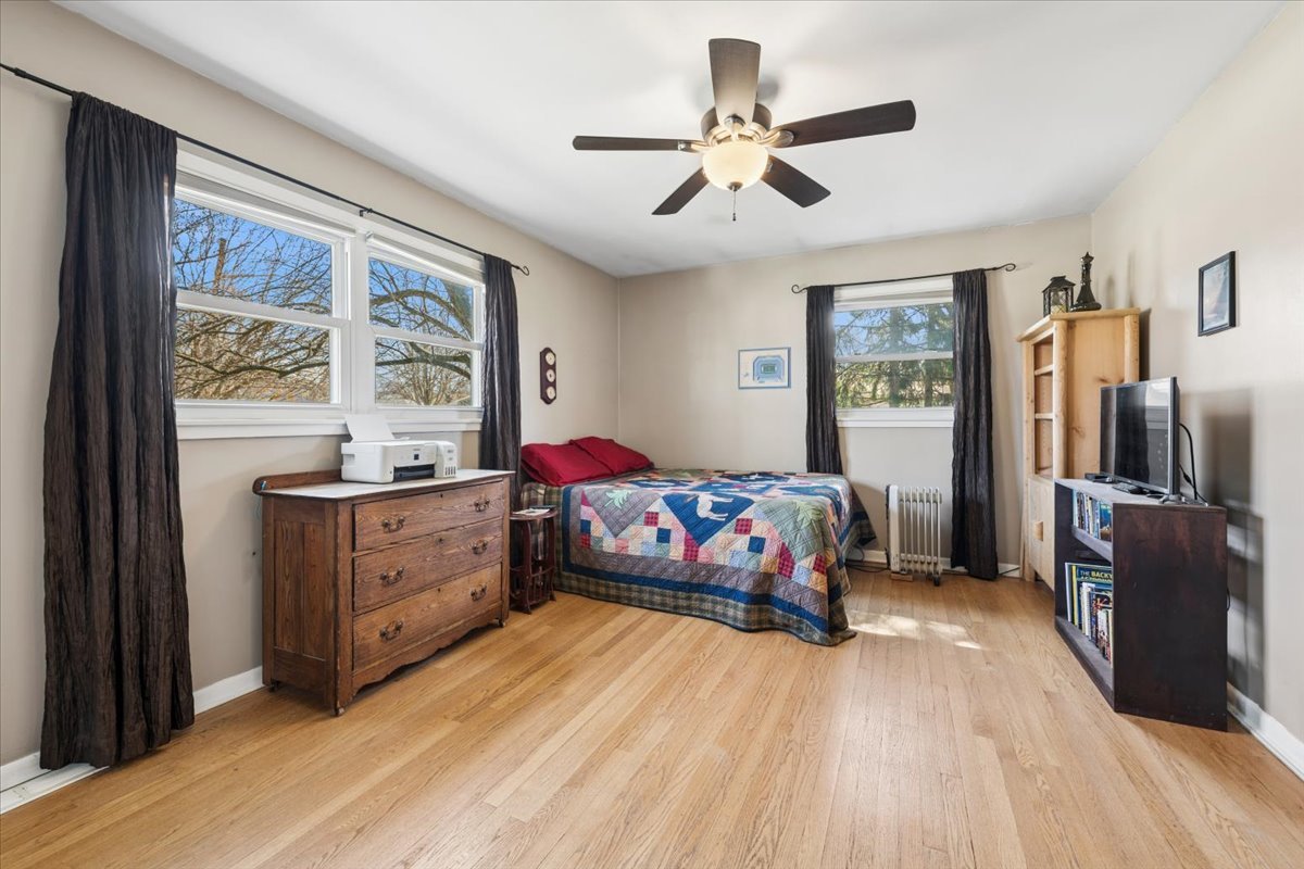 1702 Oak Street St. Charles, IL 60174 - Photo 8 of 20 a bedroom with a bed and a large window
