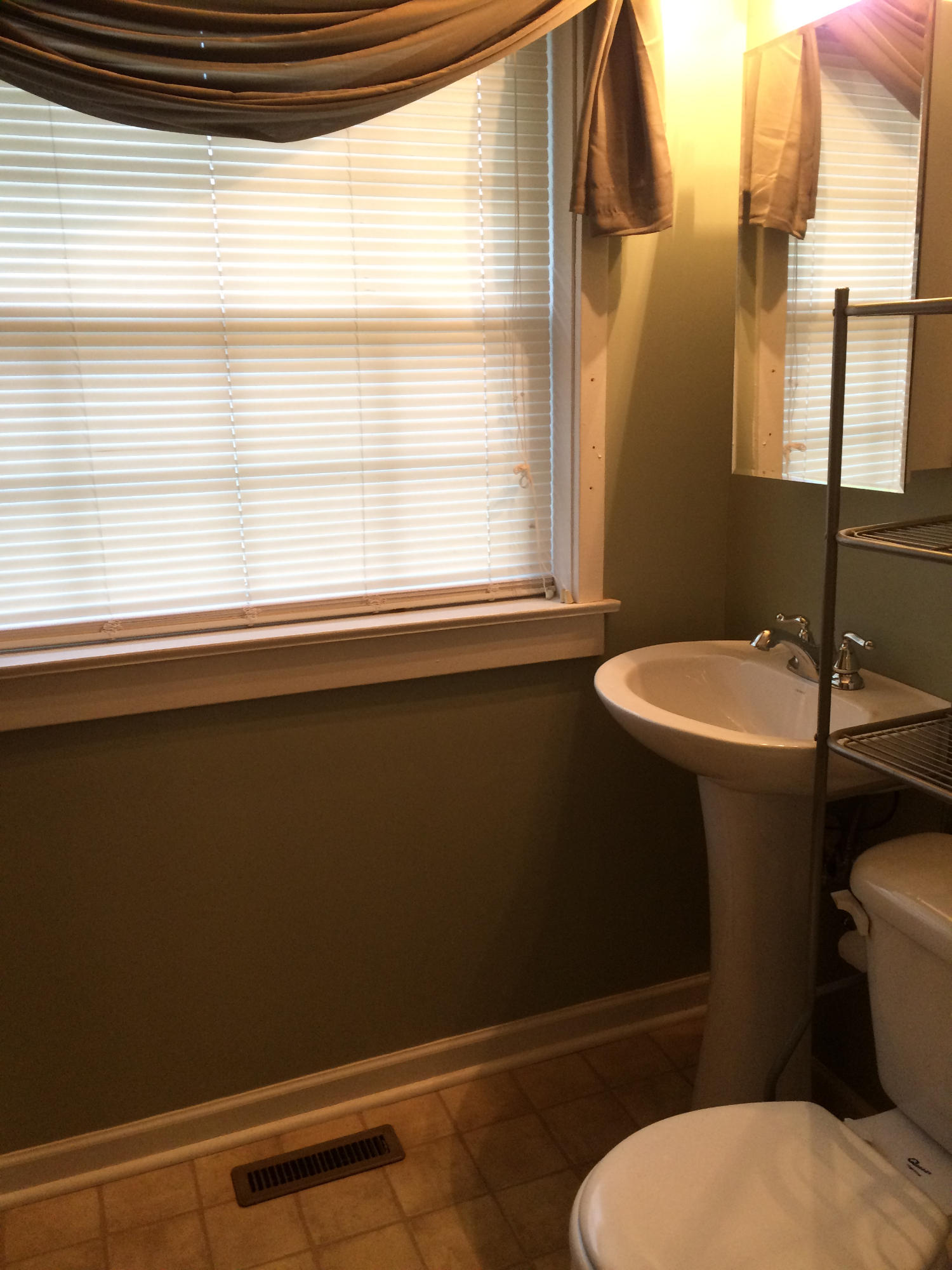 110 Verbena Road Oak Ridge, TN 37830 - Photo 19 of 28 Master Bathroom