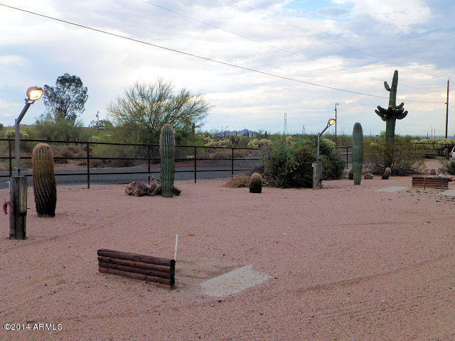 4280 North Arizona Road Apache Junction, AZ 85119 - Photo 45 of 48 Lighted Horseshoe Pits
